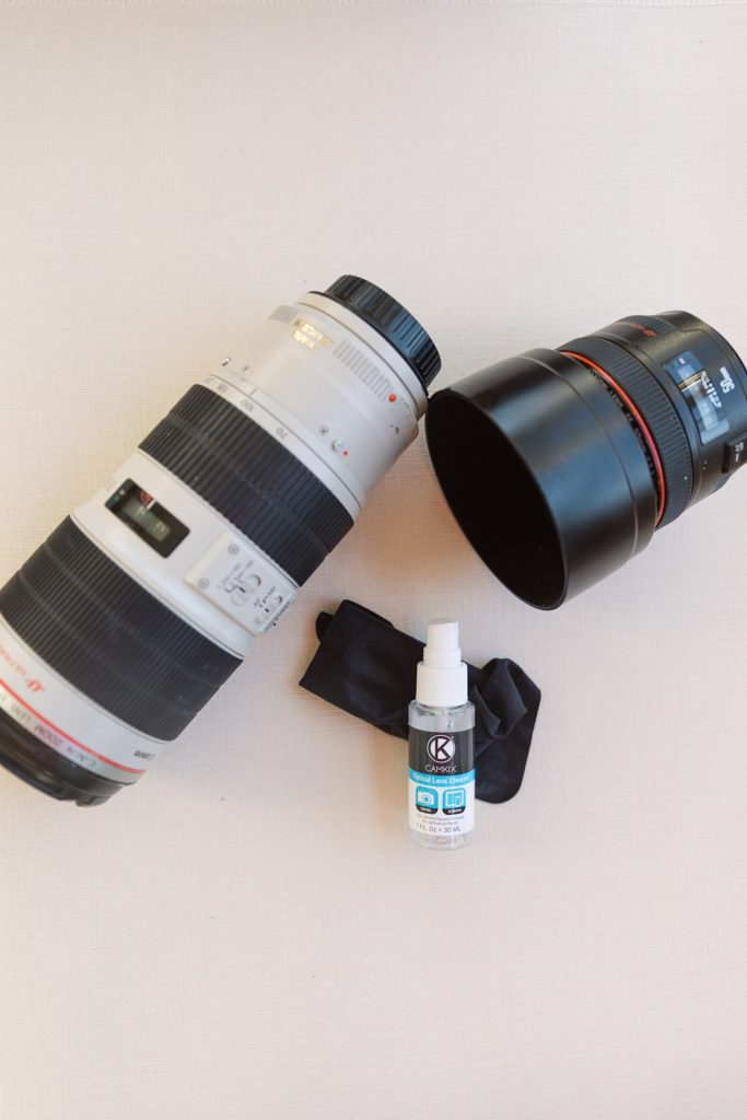 Zoom lens and cleaning kit