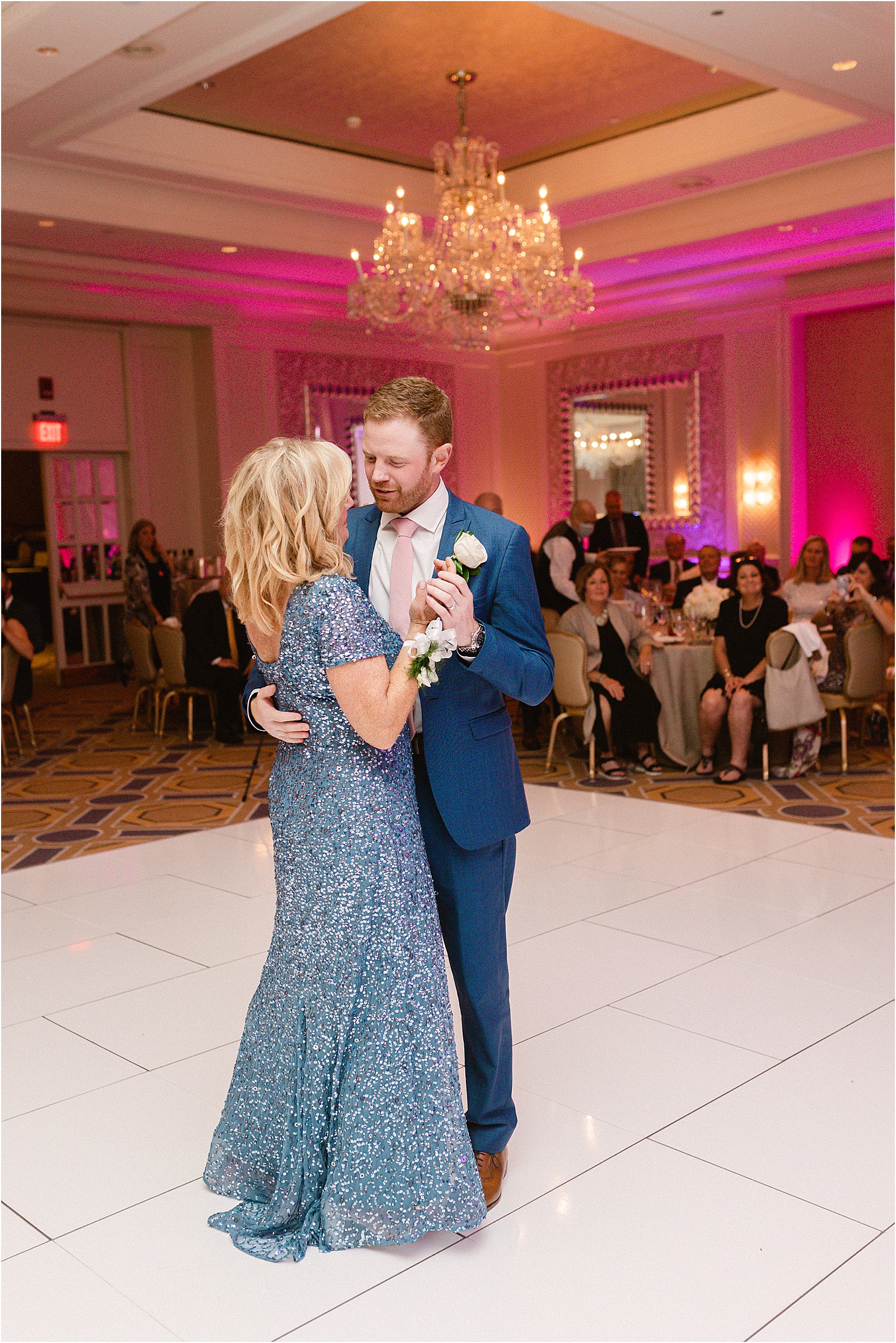 groom first dance with his mother